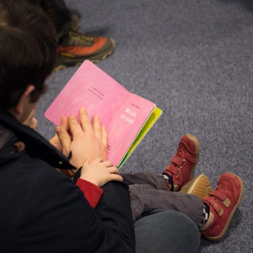 enfant qui lit ©Audrey Mompo